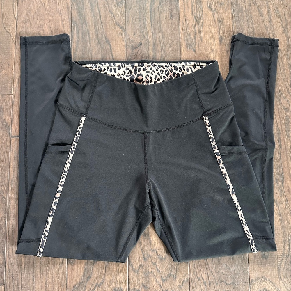 Buc-ees High Waisted Black Leggings with Leopard Print Accents, Size L